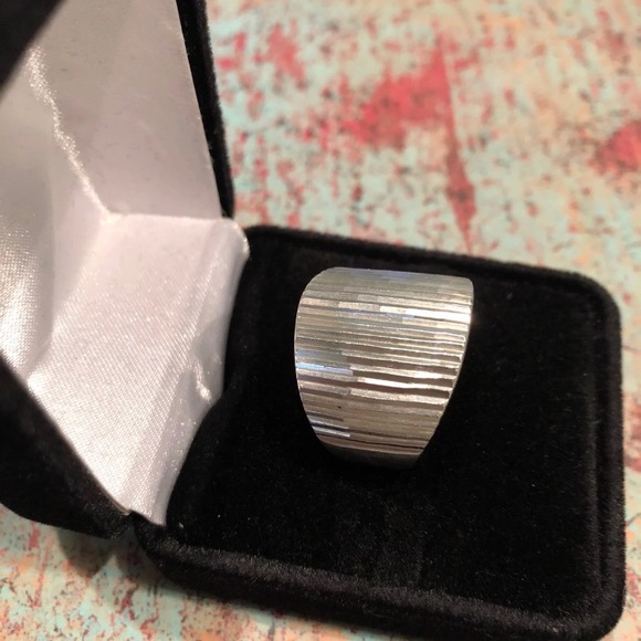 Sterling Silver Etched Wide Band Ring Sz 8.5 - Picture 2 of 7